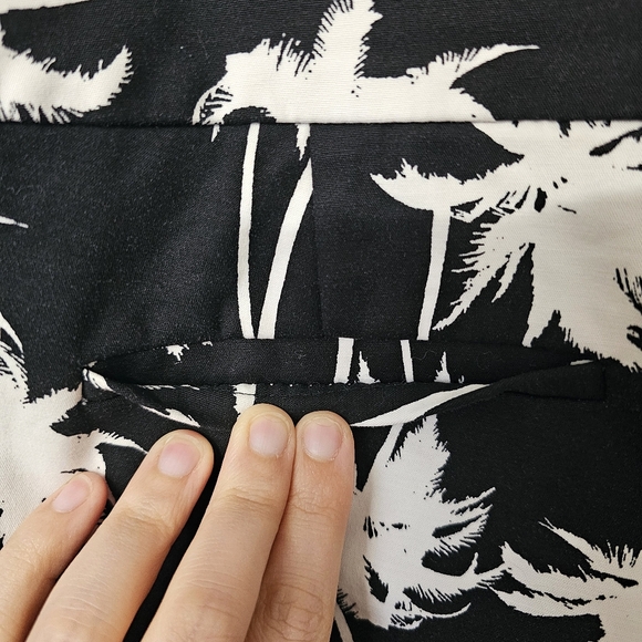 Apt. 9 Black and White Palm Tree Print Shorts - Size 16 - Picture 11 of 13